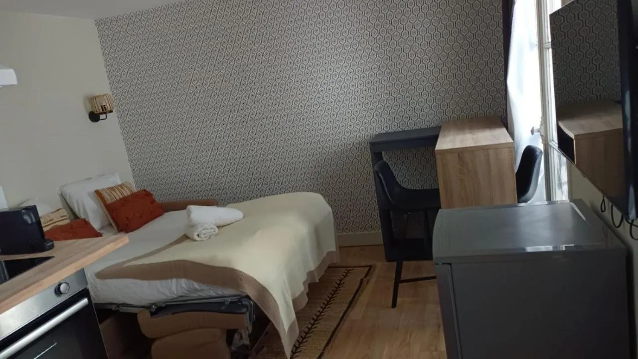 163 - Urban Studio In Paris Apartment