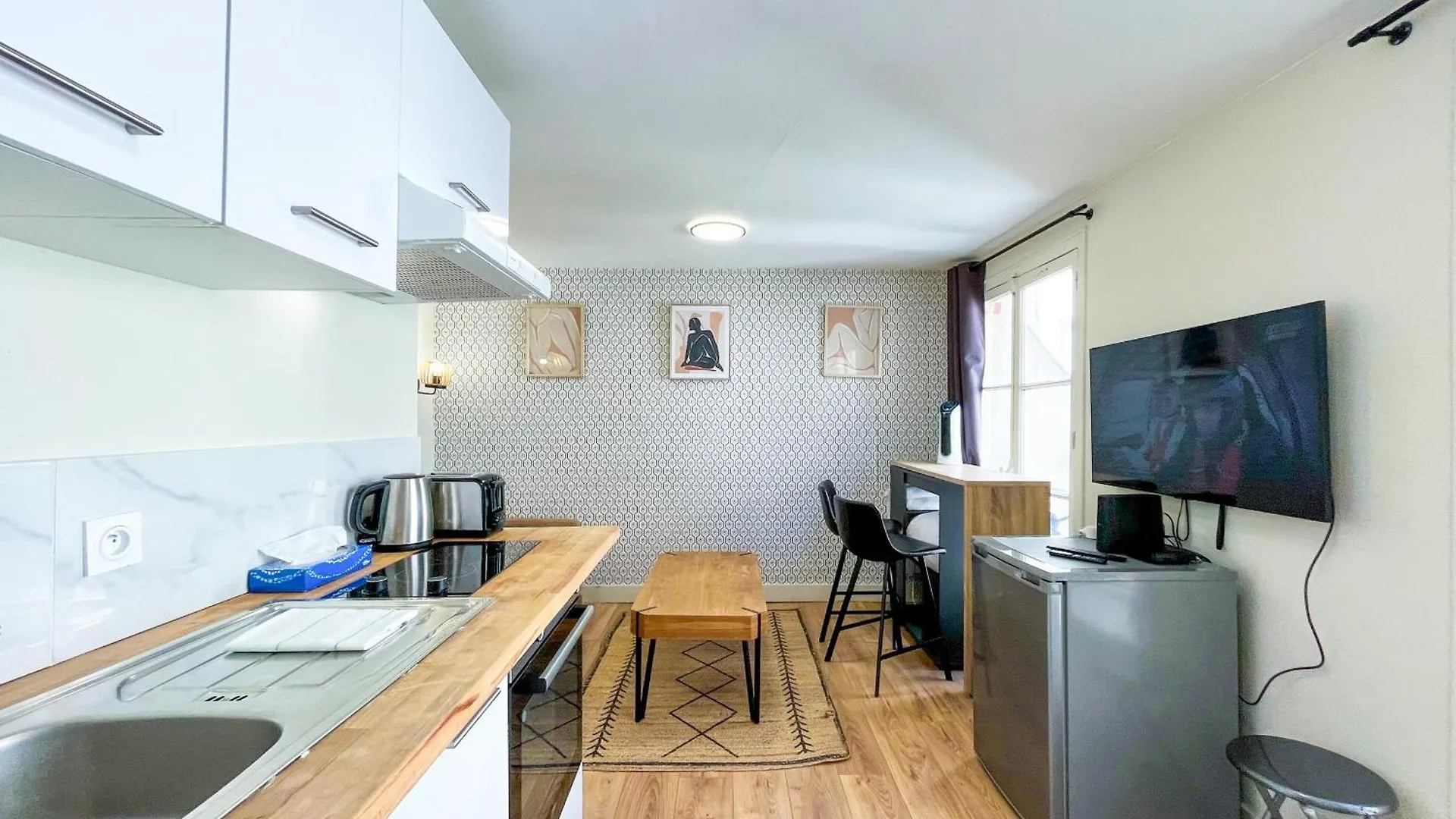 163 - Urban Studio In Paris Apartment