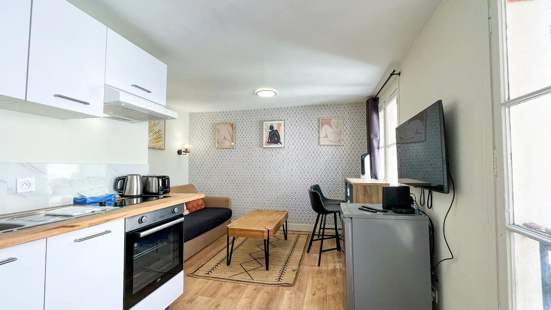163 - Urban Studio In Paris Apartment