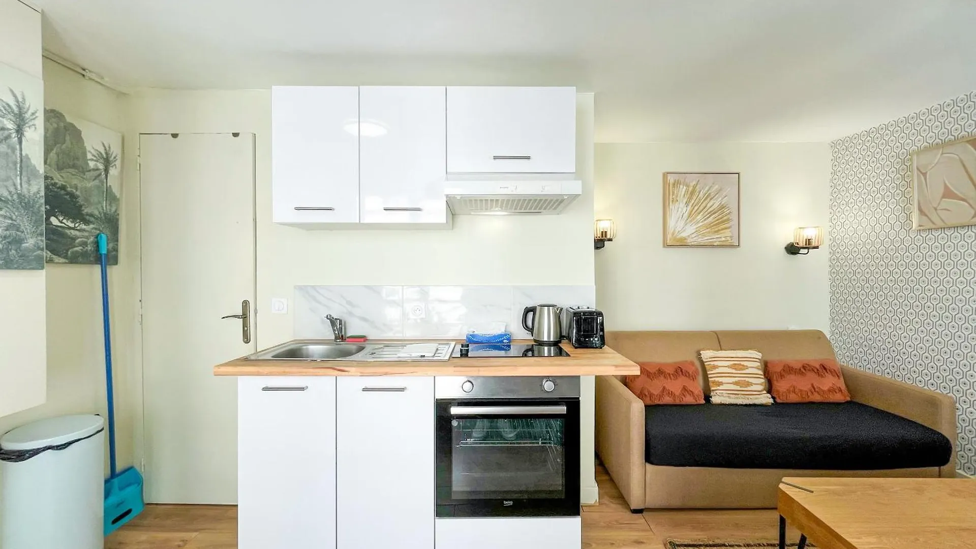 163 - Urban Studio In Paris Apartment
